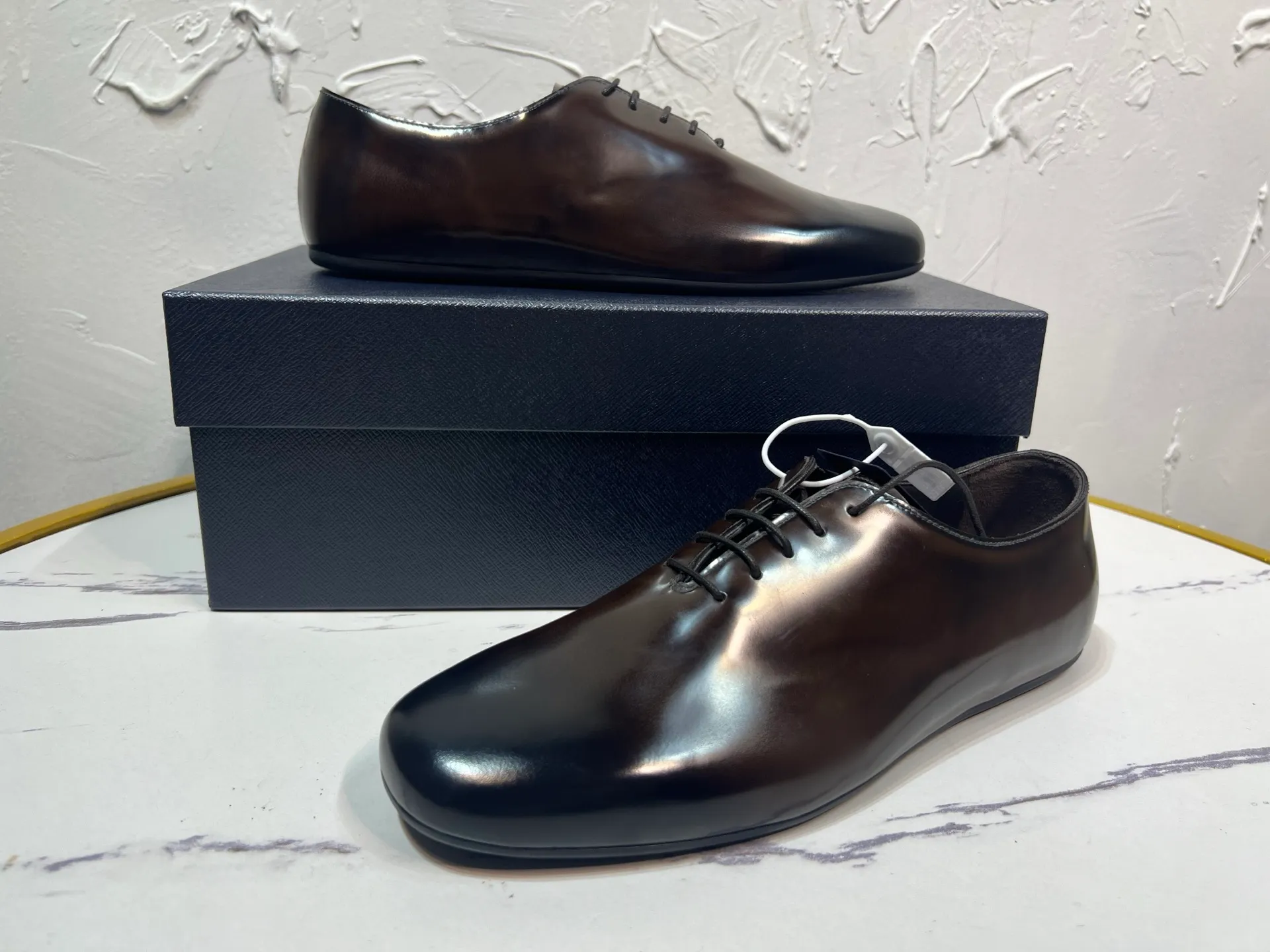 P760 prada derby2025 spring and autumn latest Prada lace-up classic retro men's shiny leather shoes, Shuffle double-button Mengke shoes, open side beaded cowhide, lining and foot cowhide, light rubber sole, sole height and thickness 10mm, original packaging black and brown 2 colors, code number: 39-46